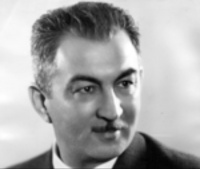 Onun teatr sənətimizə t&ouml;hfələri &ccedil;oxdur