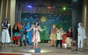 Uşaqlara qayğı və sevgi ilə