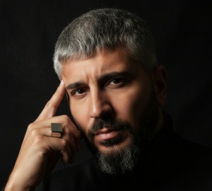 İmza: V&uuml;qar S&uuml;bhan &ndash; Duyğu Bənnası və Kəlam&ccedil;ı