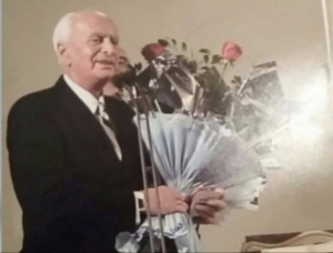 Kontrabadsa ifa edir İlyas H&uuml;seynov