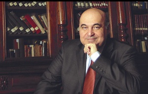 Kitablar səltənətinin inciləri: &Ccedil;ingiz Abdullayevin &ldquo;Yalnız &ouml;z&uuml;m&uuml;z&uuml;nk&uuml;lər&rdquo; romanı