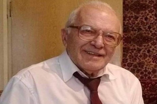 Rus və bolqar dillərini gözəl bilirdi